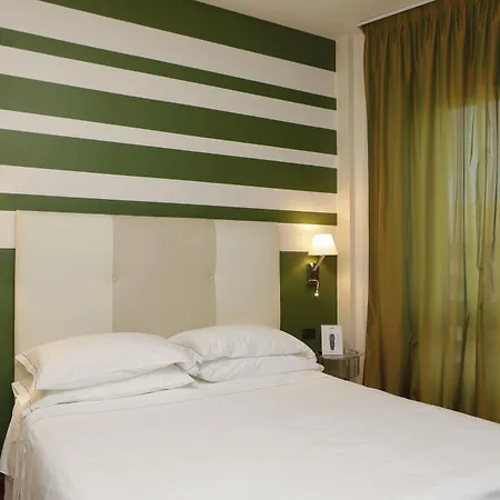Lancaster Hotel 4*