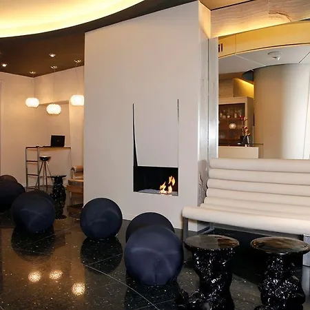 Lancaster Hotel