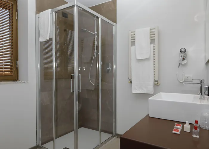 Lancaster Szálloda 4*